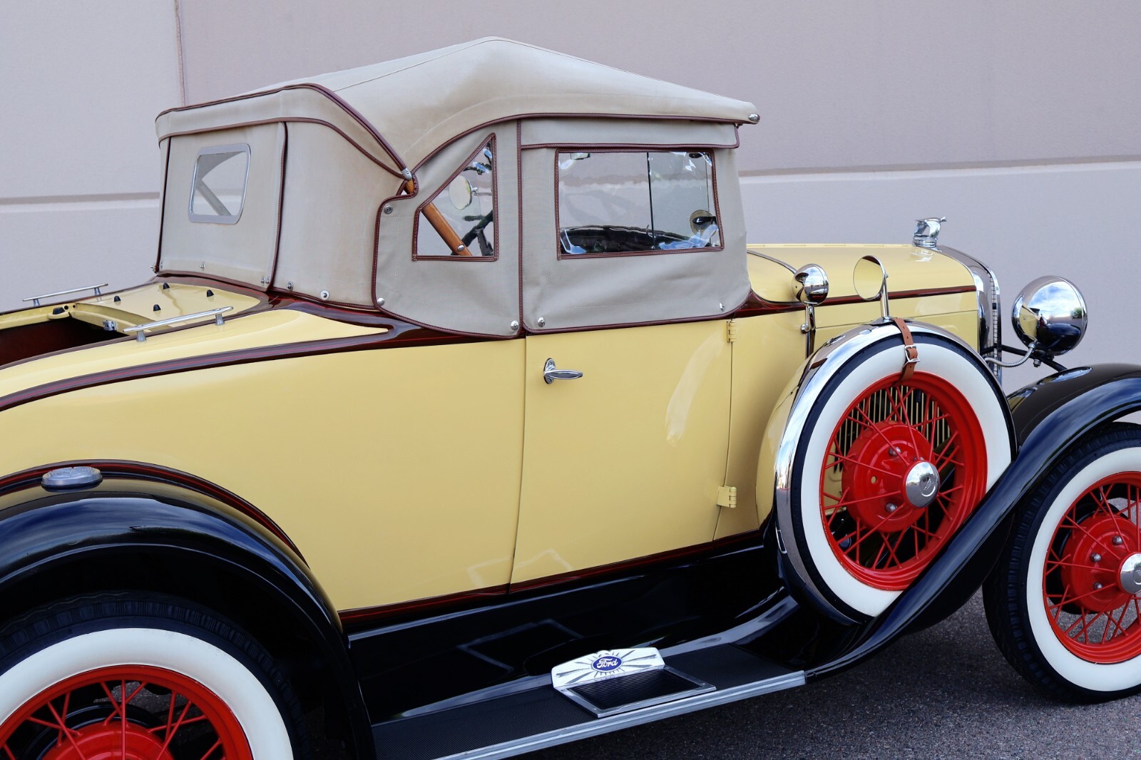Ford-Model-A-Deluxe-1931-Convertible-10