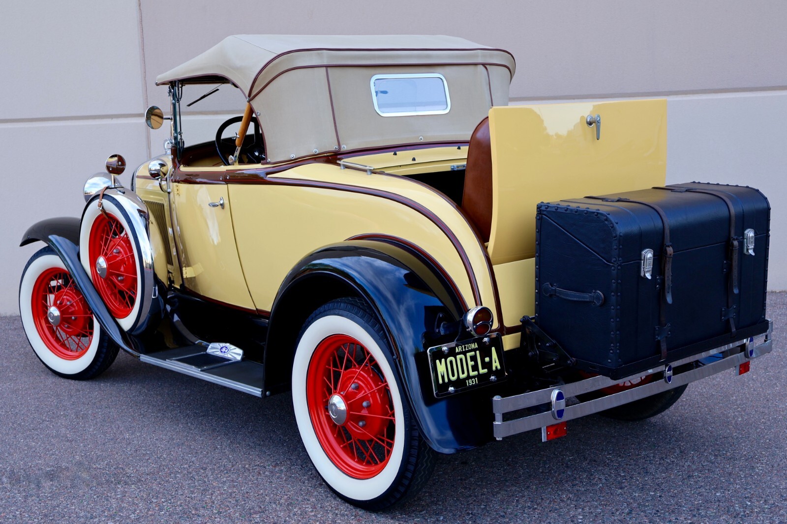 Ford-Model-A-Deluxe-1931-Convertible-11