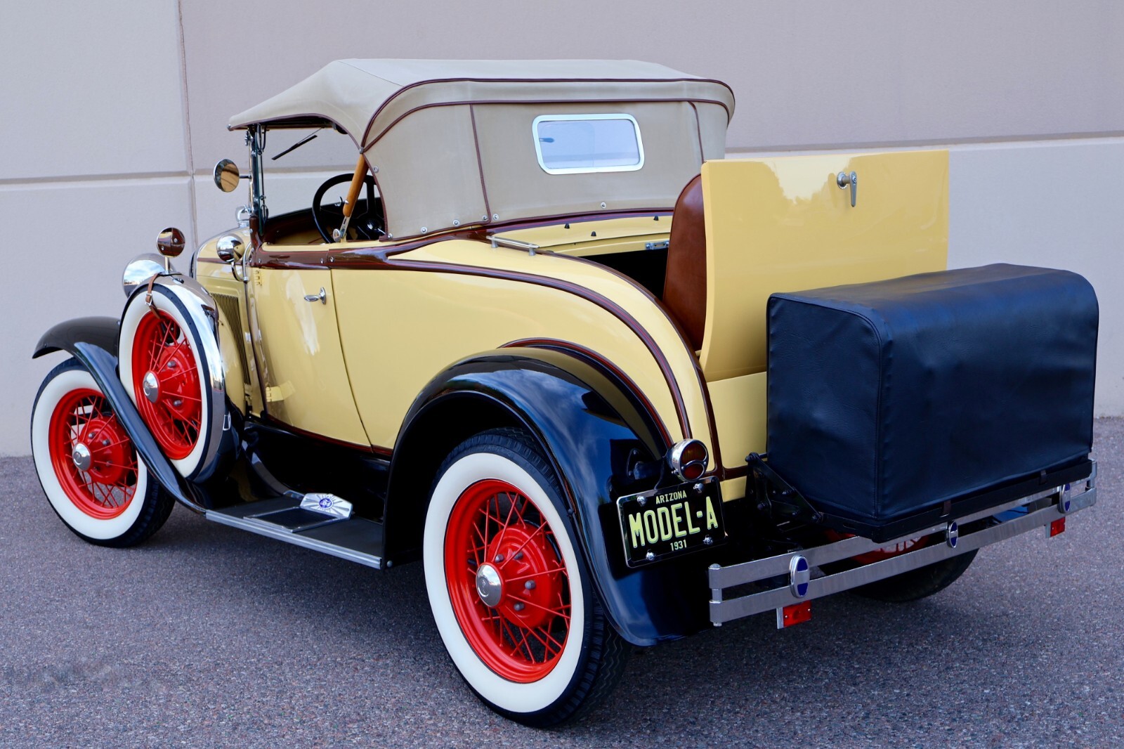 Ford-Model-A-Deluxe-1931-Convertible-12