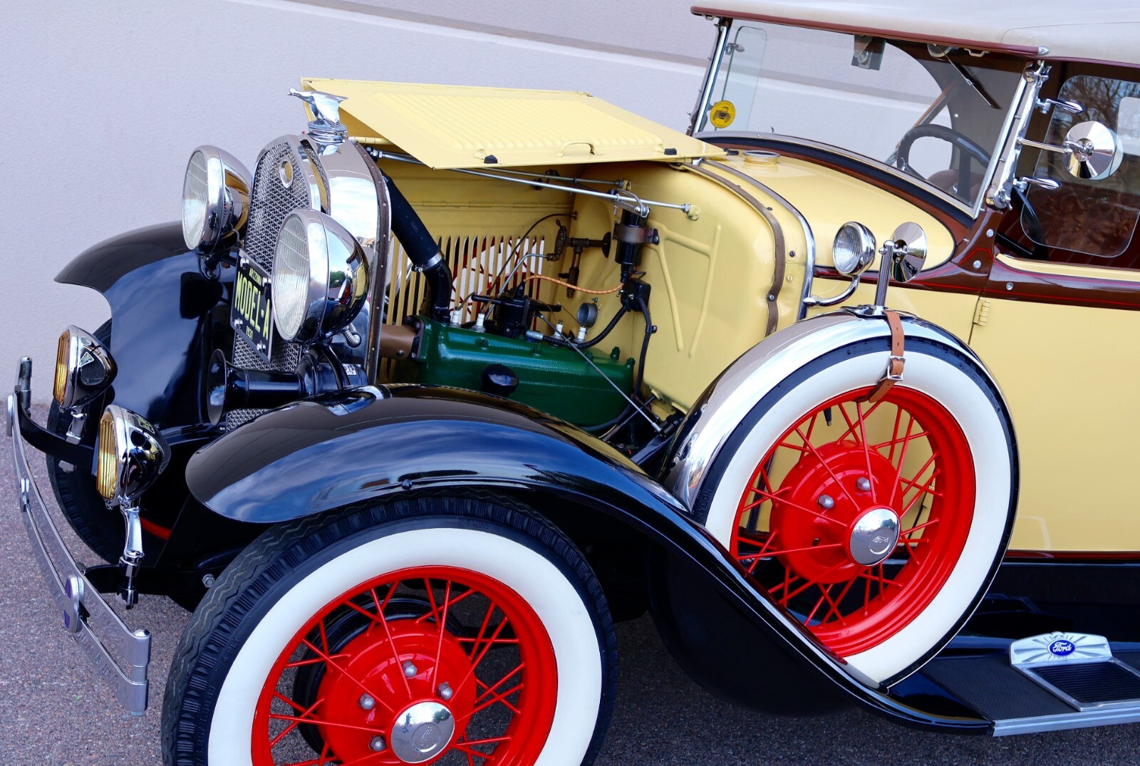 Ford-Model-A-Deluxe-1931-Convertible-15