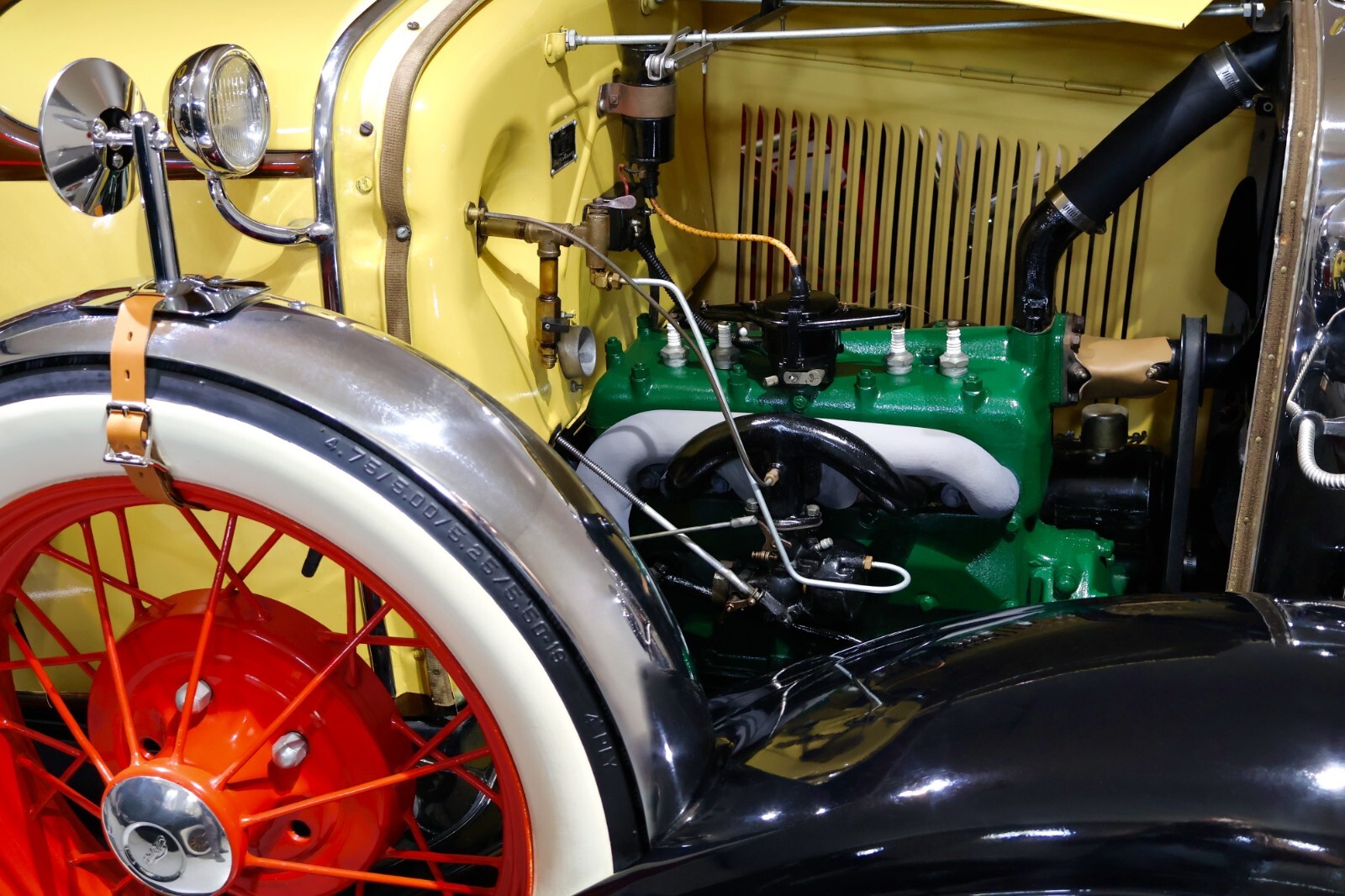 Ford-Model-A-Deluxe-1931-Convertible-2