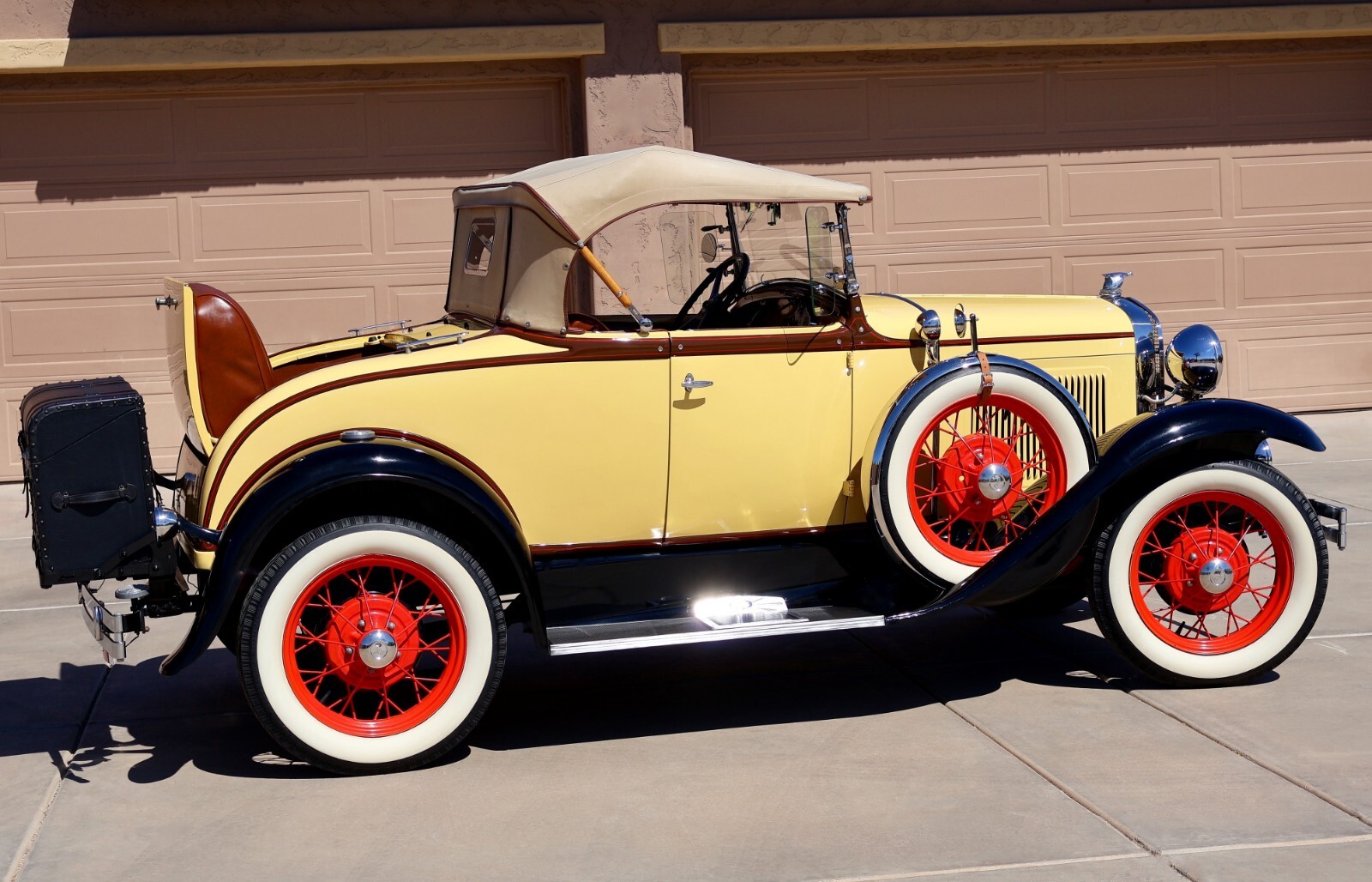 Ford-Model-A-Deluxe-1931-Convertible-20