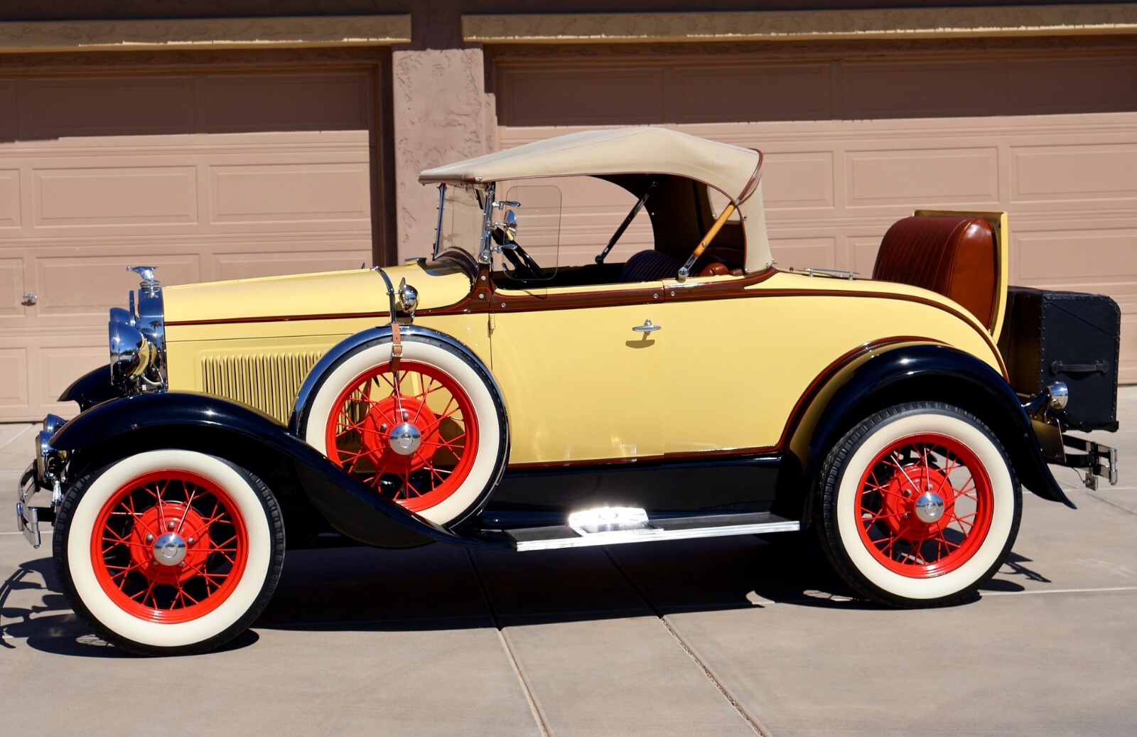Ford-Model-A-Deluxe-1931-Convertible-25