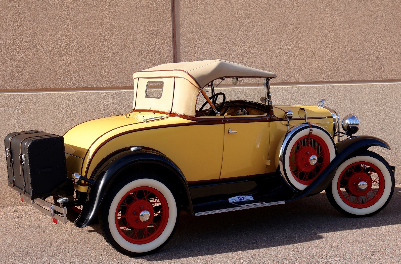 Ford-Model-A-Deluxe-1931-Convertible-27