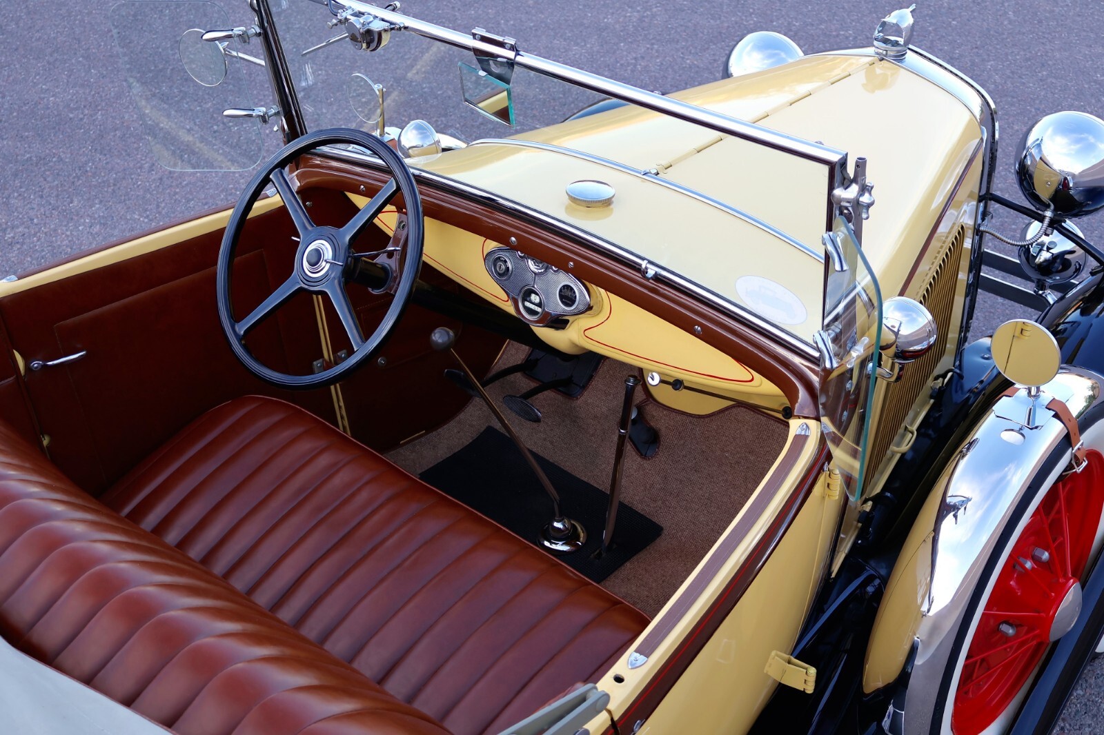 Ford-Model-A-Deluxe-1931-Convertible-3