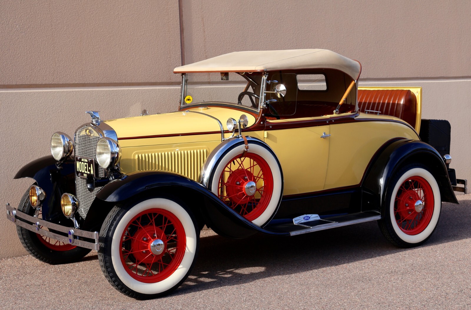 Ford-Model-A-Deluxe-1931-Convertible-30