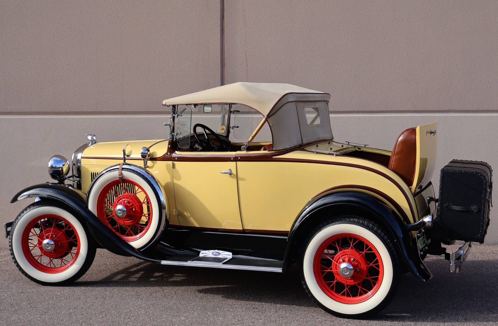 Ford-Model-A-Deluxe-1931-Convertible-31