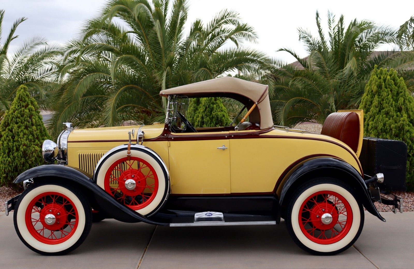 Ford-Model-A-Deluxe-1931-Convertible-35