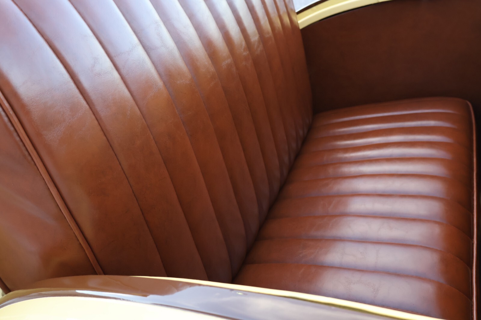 Ford-Model-A-Deluxe-1931-Convertible-6