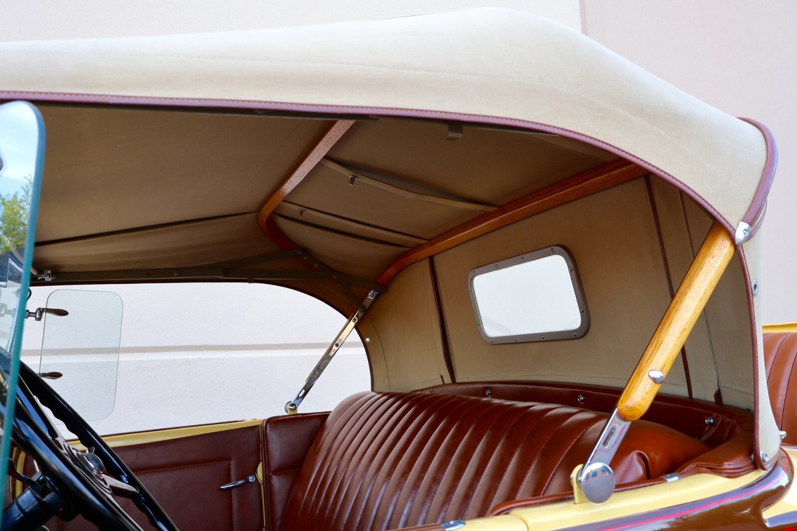Ford-Model-A-Deluxe-1931-Convertible-7