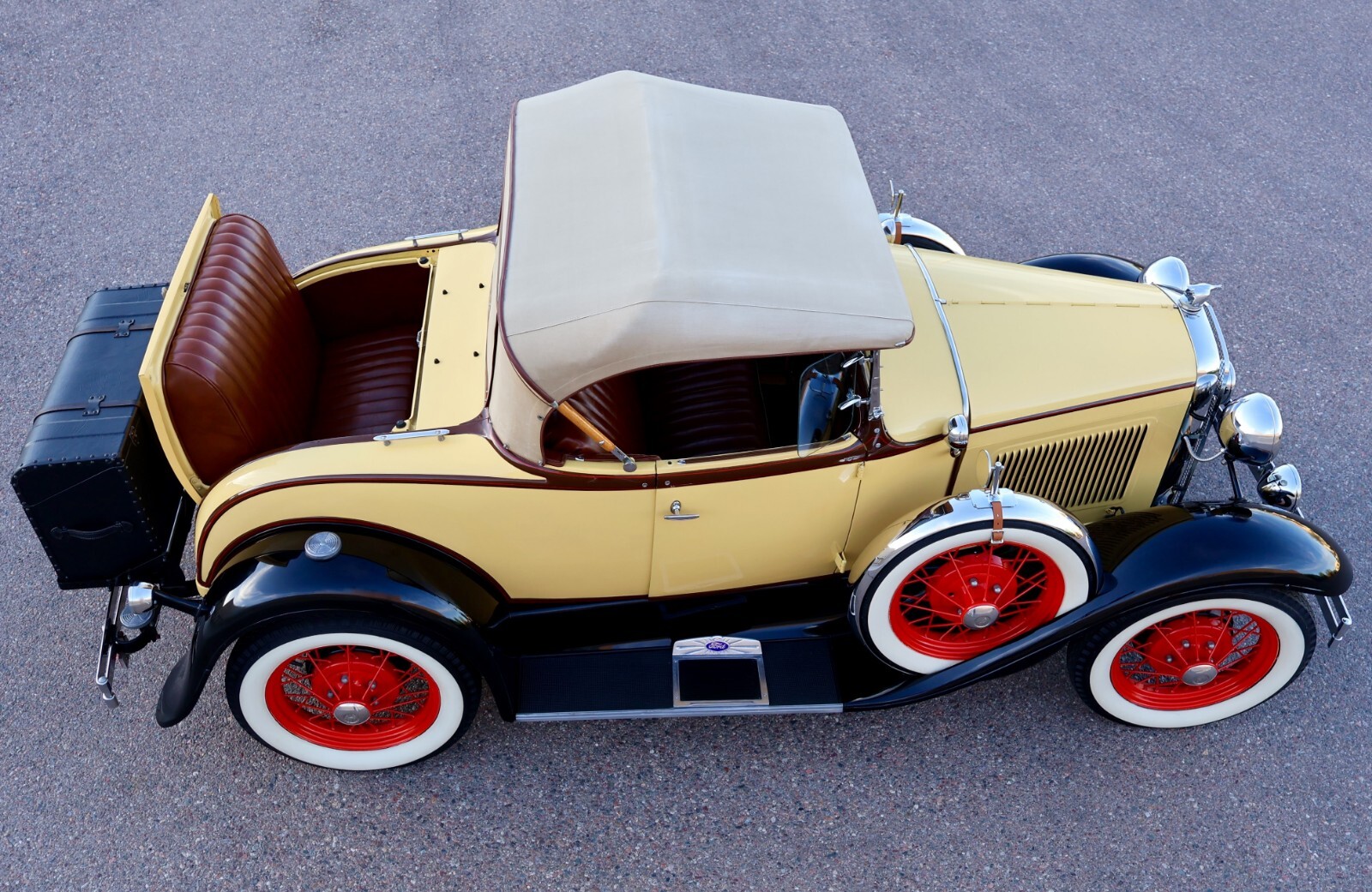 Ford-Model-A-Deluxe-1931-Convertible-8
