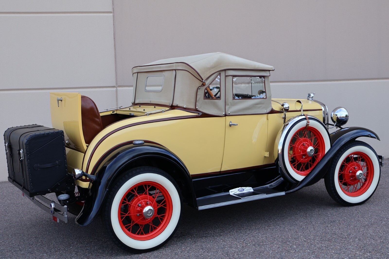 Ford-Model-A-Deluxe-1931-Convertible-9