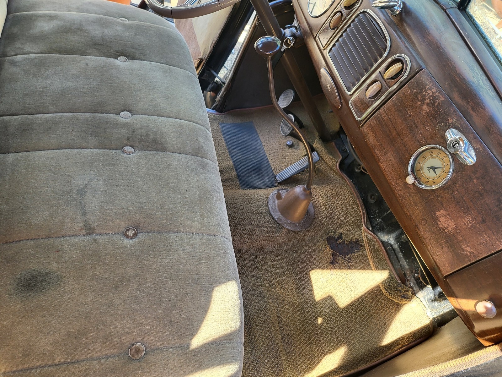 Ford-Model-B-1938-17