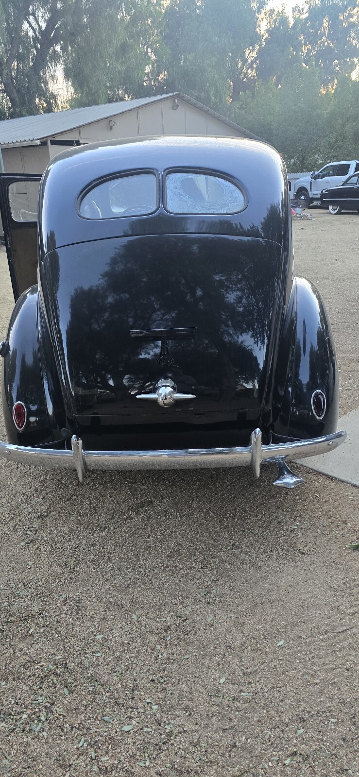 Ford-Model-B-1938-2