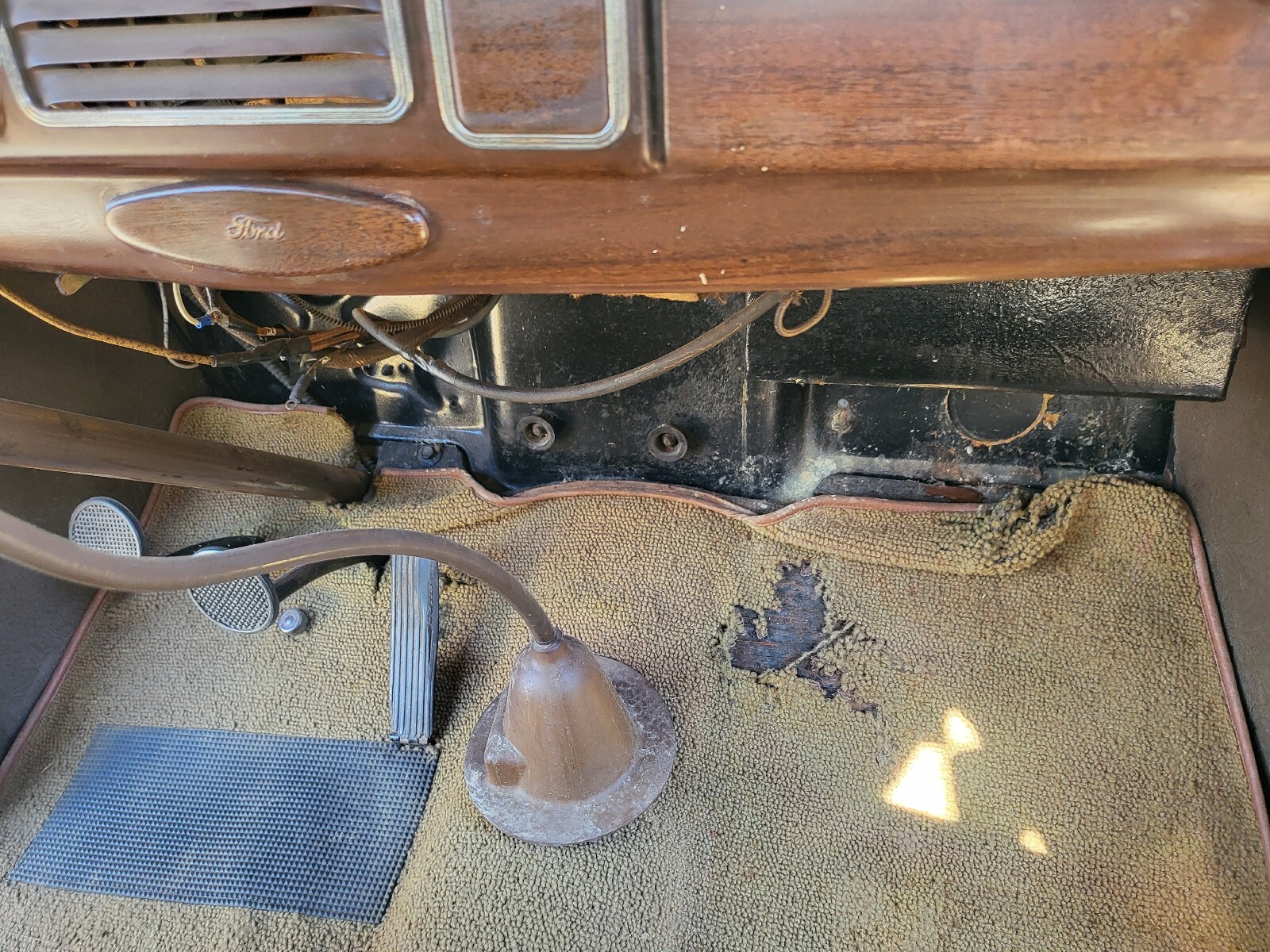Ford-Model-B-1938-22