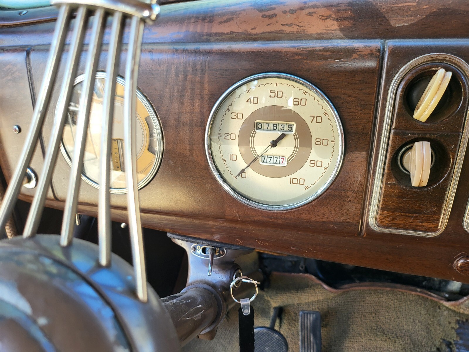Ford-Model-B-1938-28
