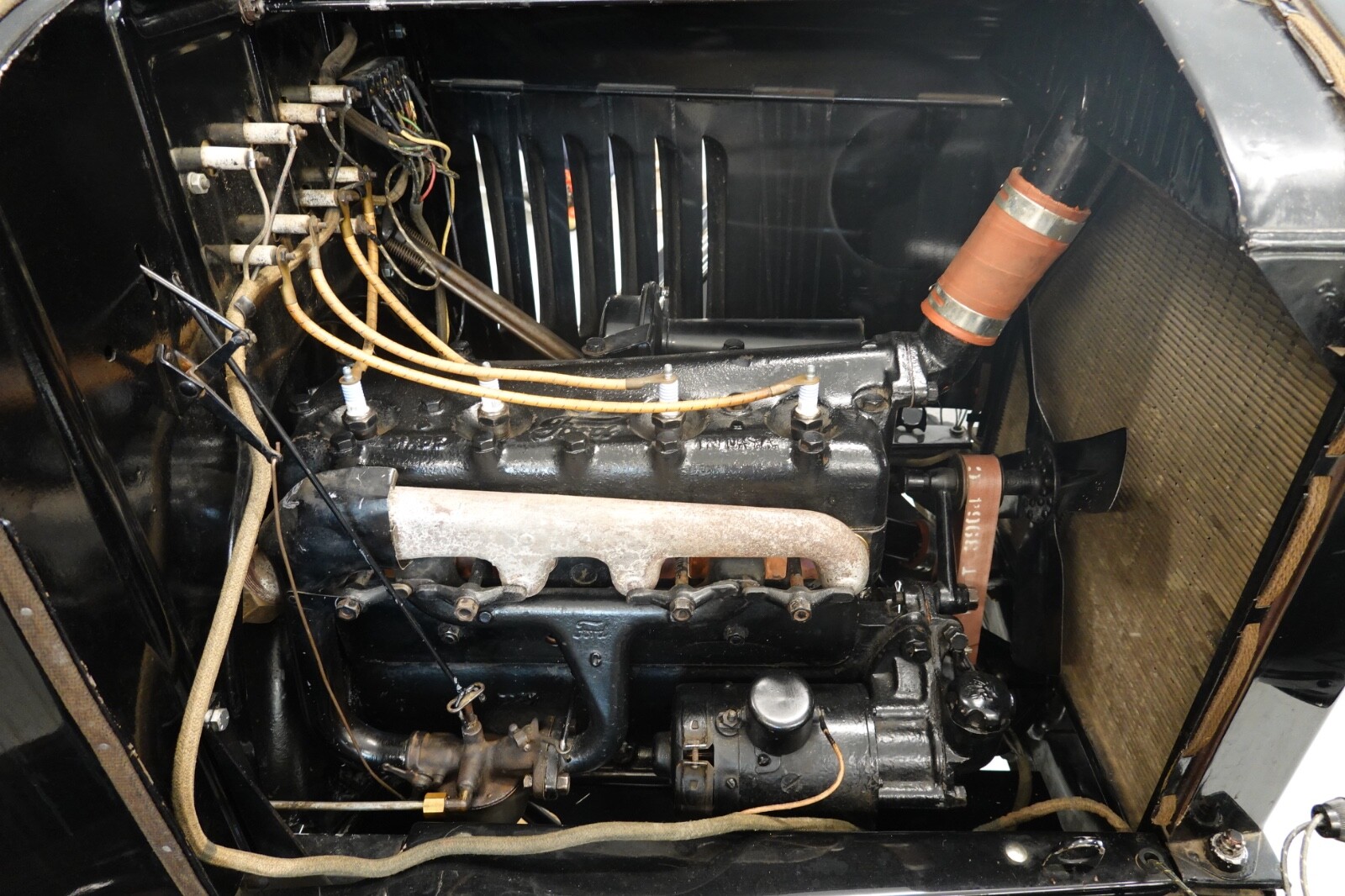Ford-Model-T-1924-Roadster-9