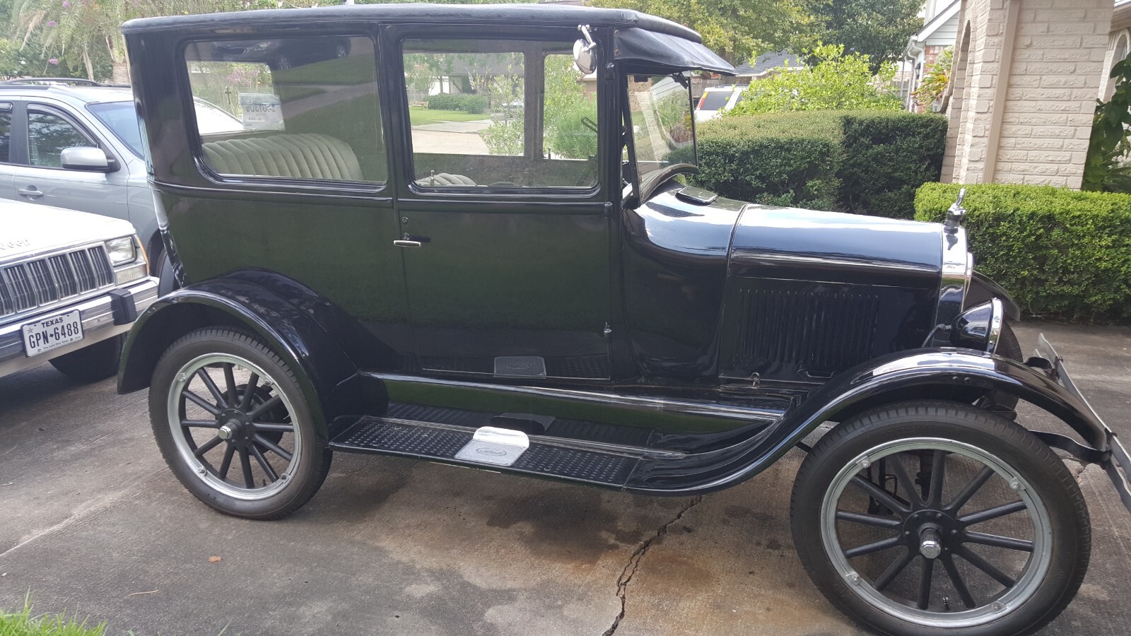 Ford-Model-T-1926-Sedan-2