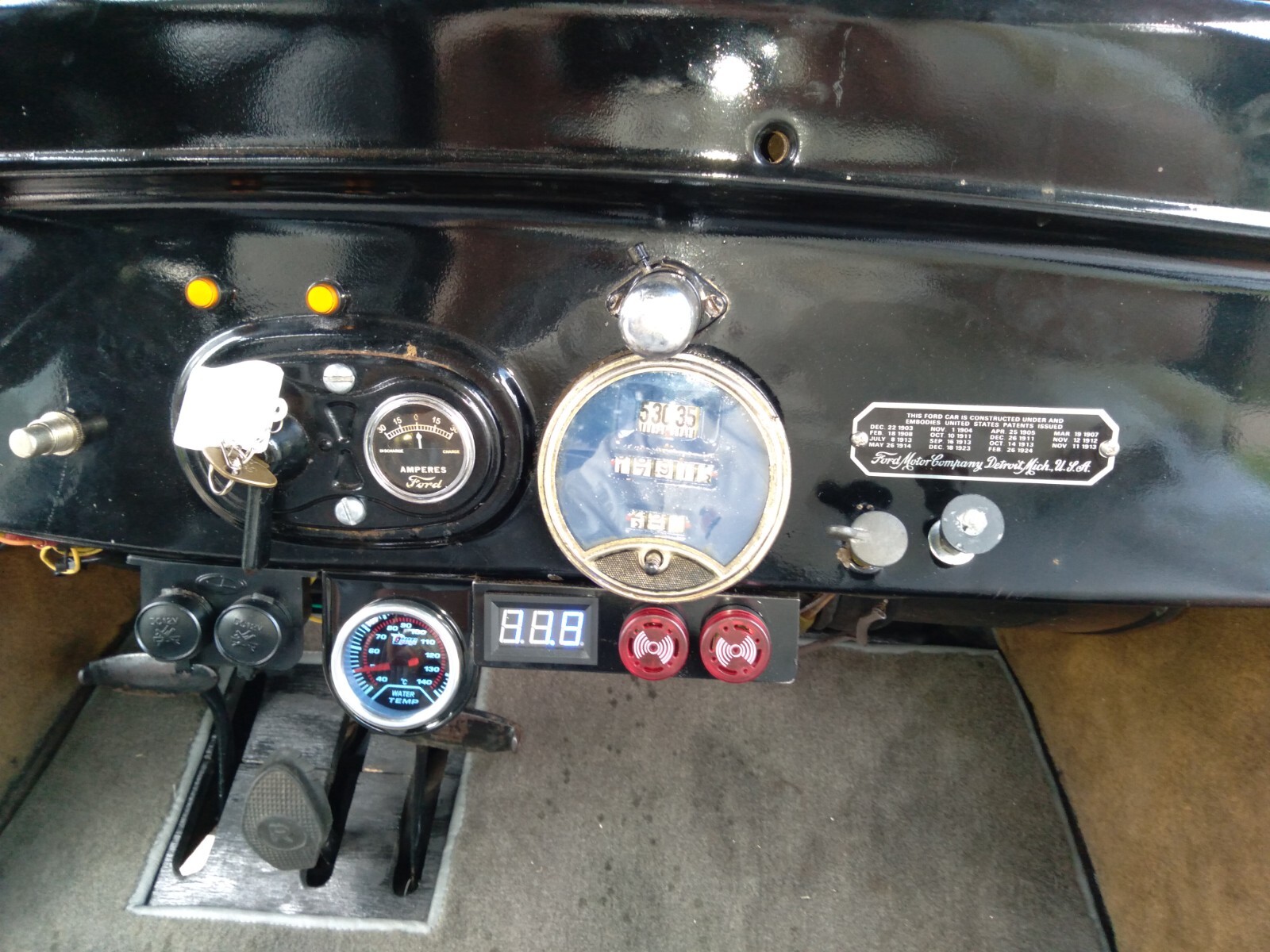 Ford-Model-T-1926-Sedan-5