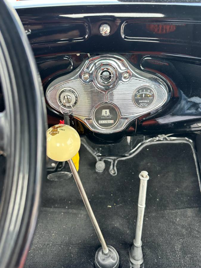 Ford-Model-a-1931-black-2