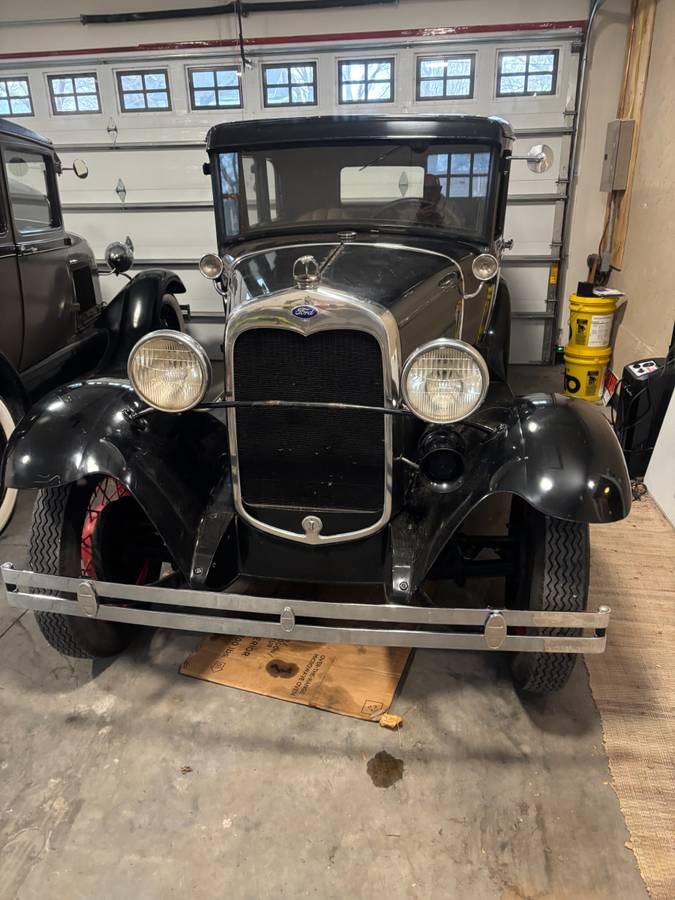 Ford-Model-a-fordor-1930-black-2