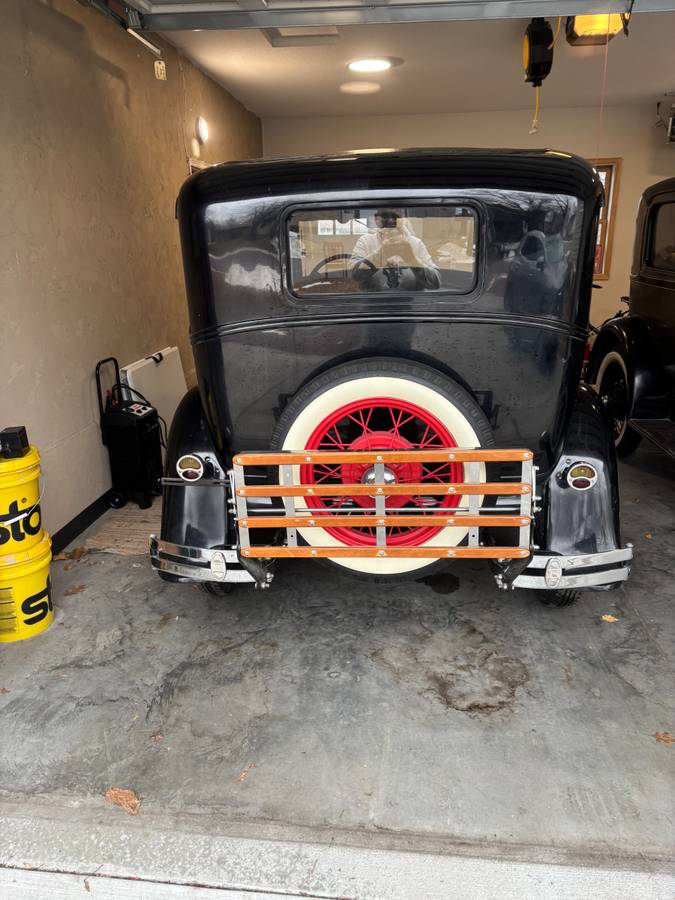 Ford-Model-a-fordor-1930-black-3