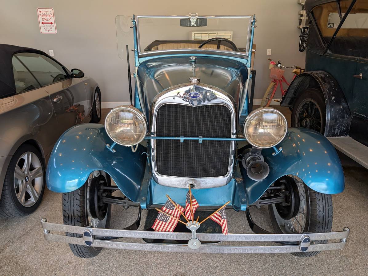 Ford-Model-a-phaeton-1928-blue-2