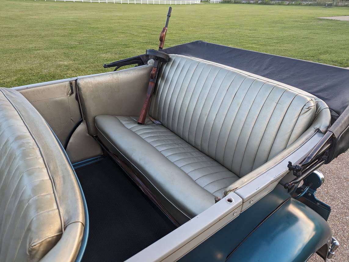 Ford-Model-a-phaeton-1928-blue-6