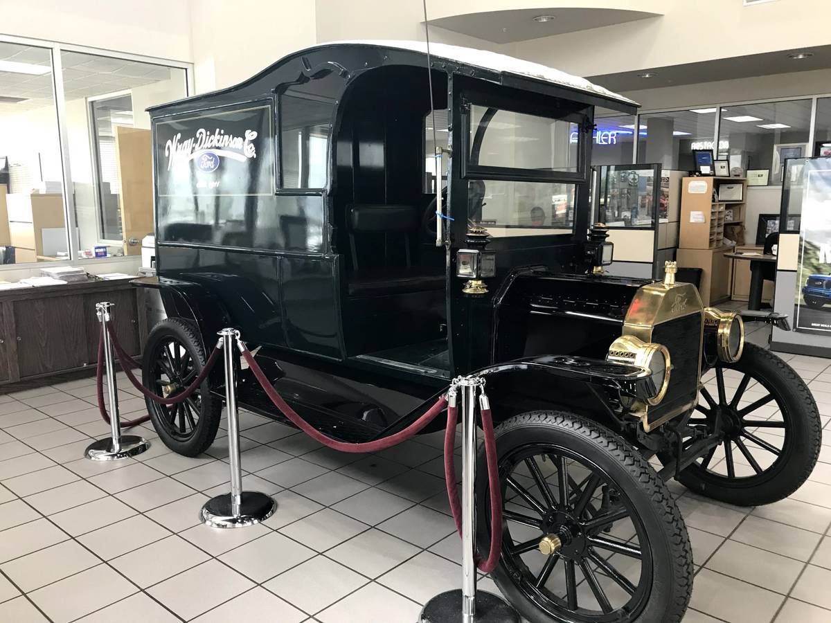 Ford-Model-t-1911-black-3