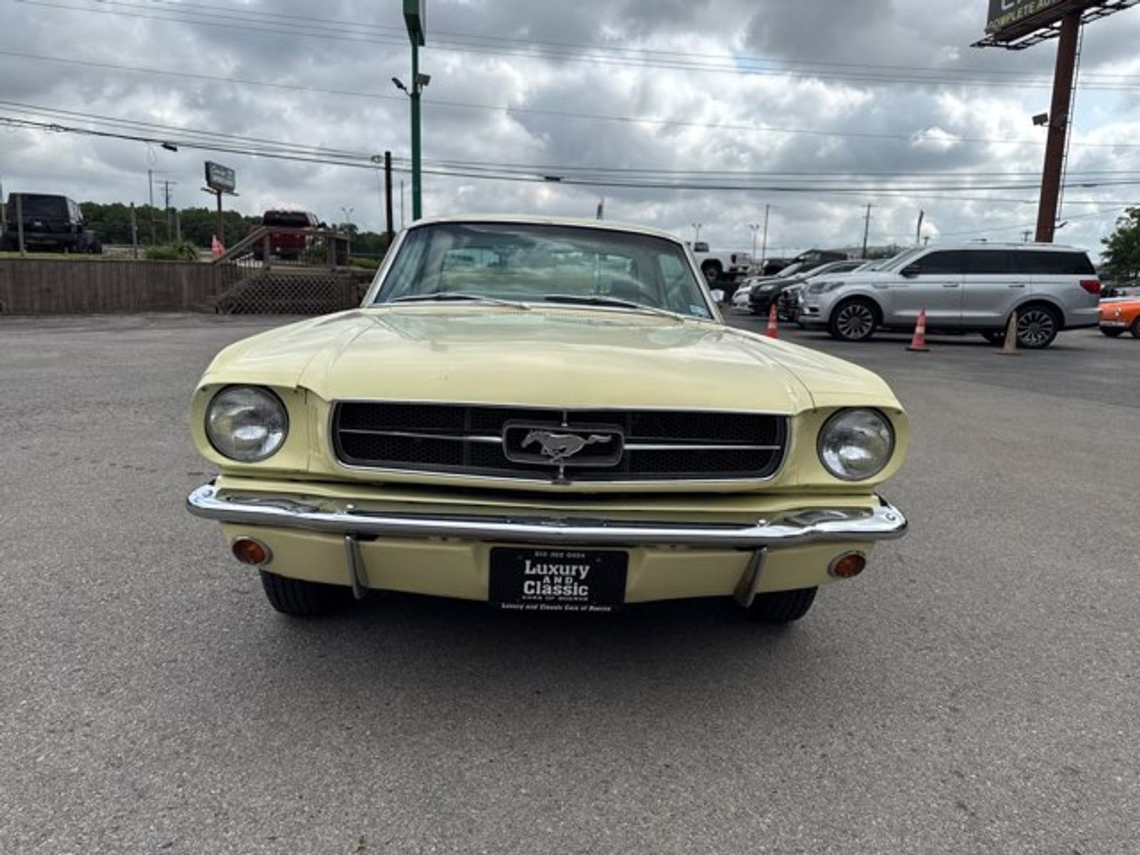 Ford-Mustang-1965-1