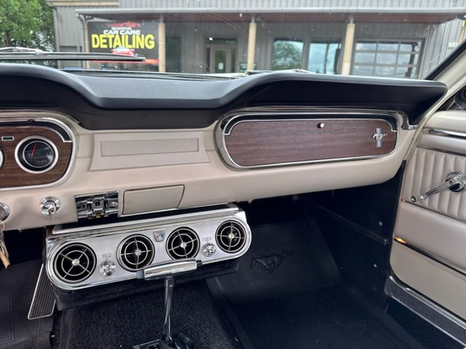 Ford-Mustang-1965-10