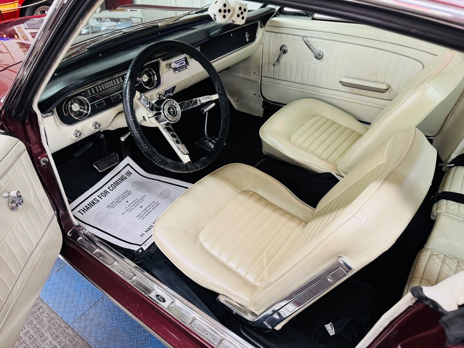 Ford-Mustang-1965-2-Door-13