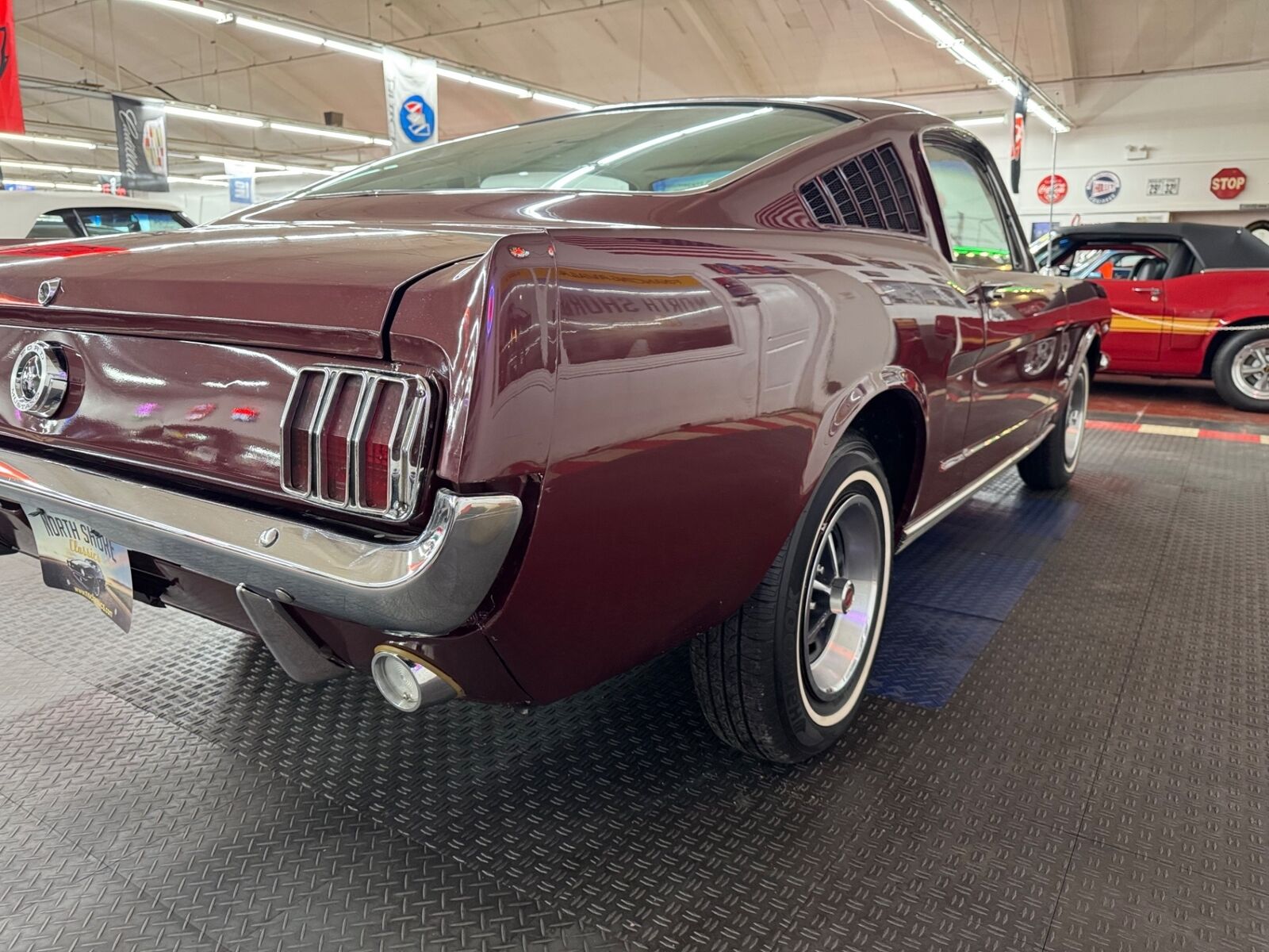 Ford-Mustang-1965-2-Door-25