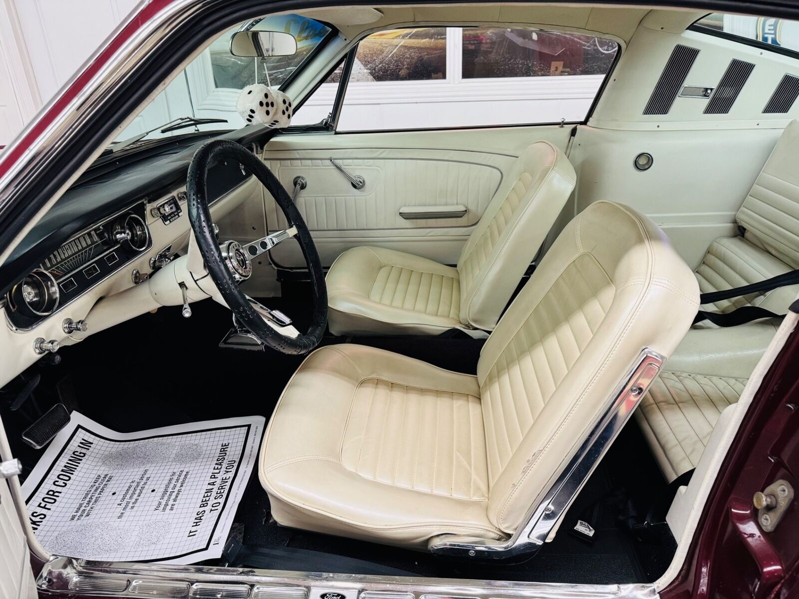 Ford-Mustang-1965-2-Door-27
