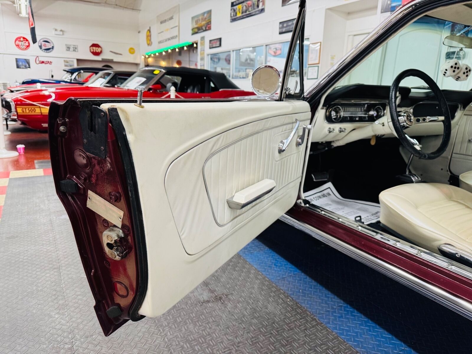 Ford-Mustang-1965-2-Door-32