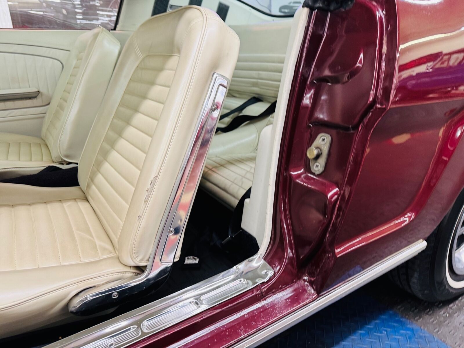 Ford-Mustang-1965-2-Door-34