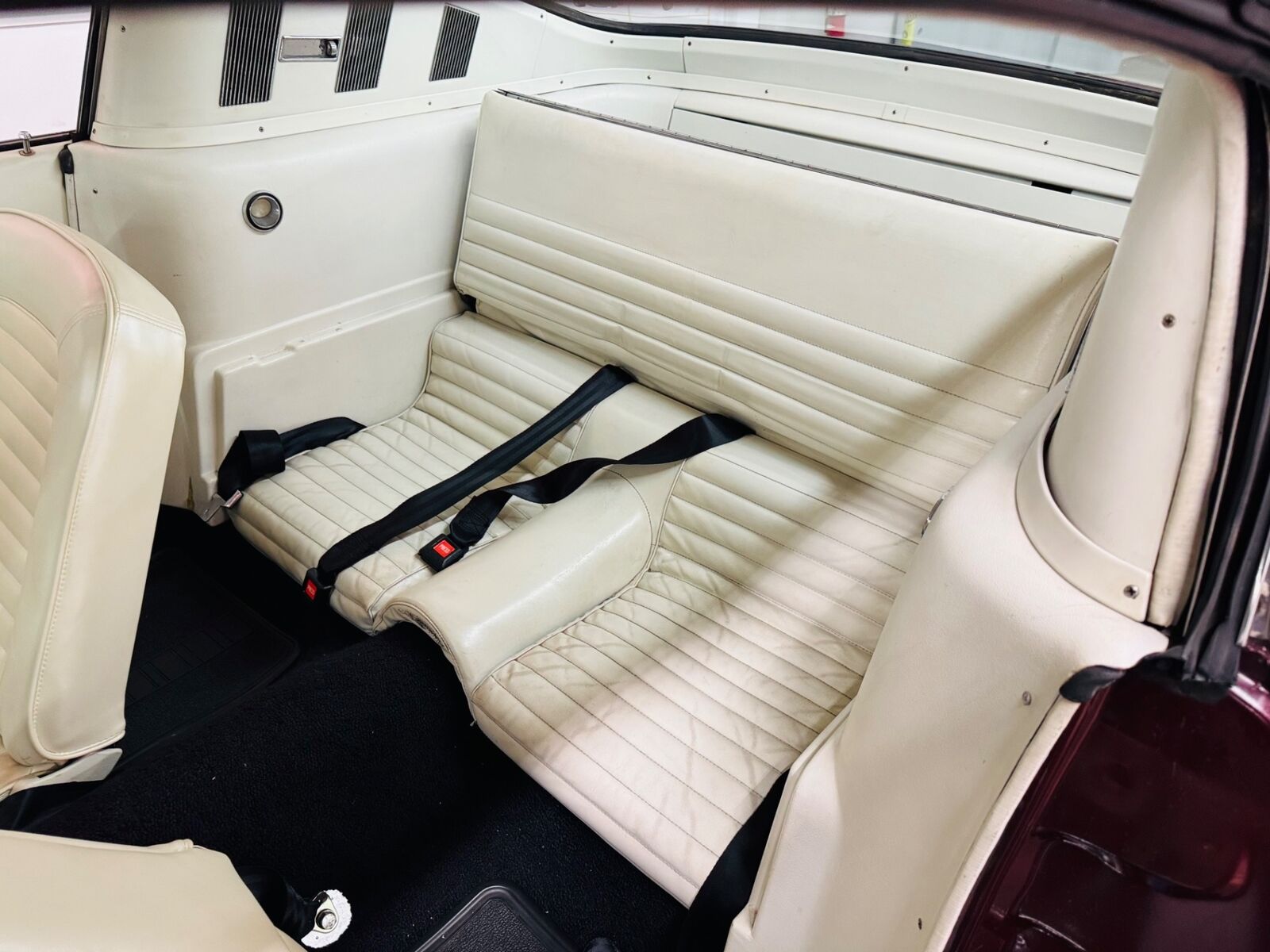 Ford-Mustang-1965-2-Door-36