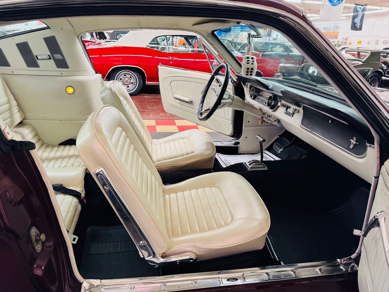 Ford-Mustang-1965-2-Door-39
