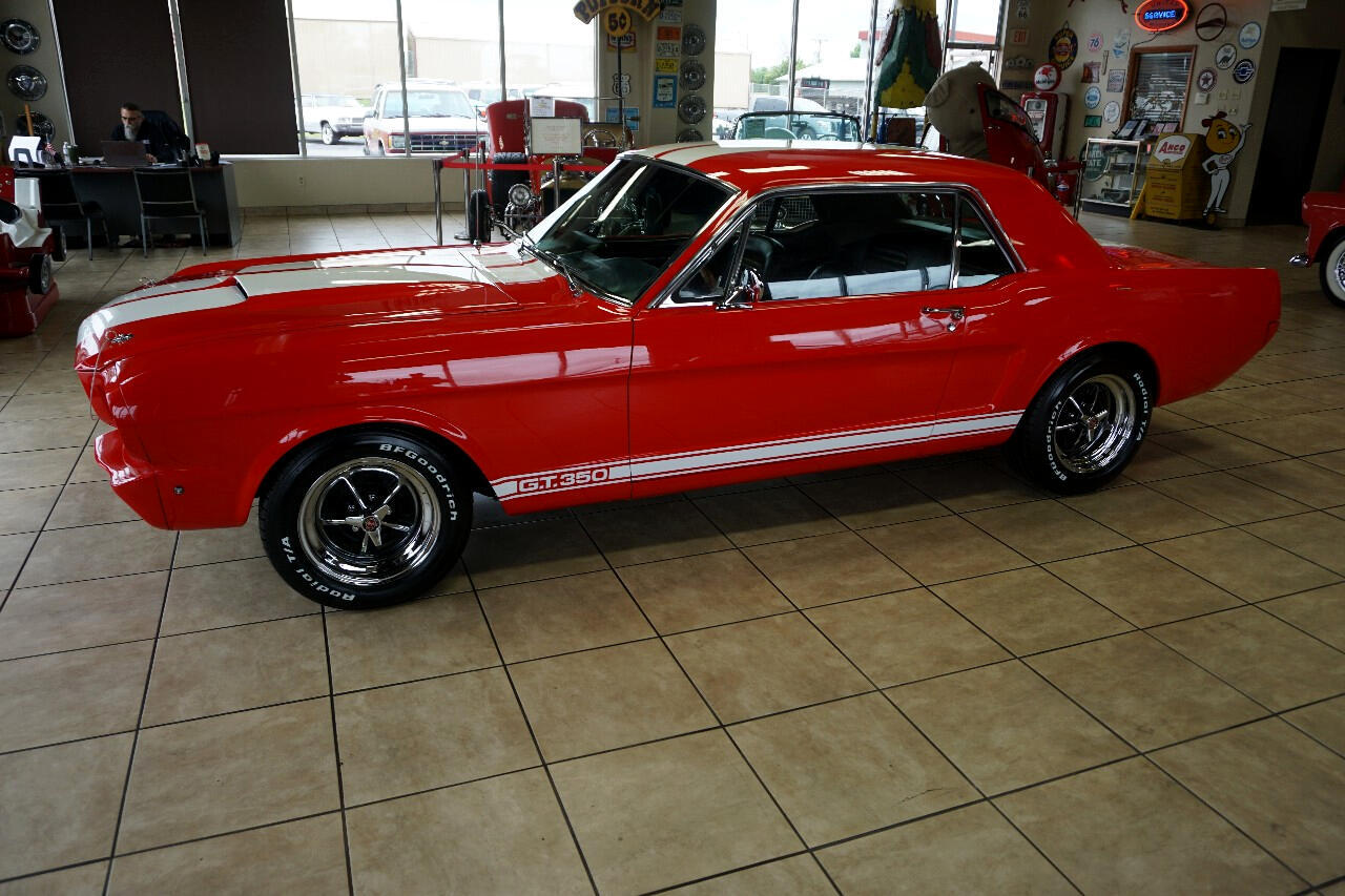 Ford-Mustang-1965-Classic-Car-3