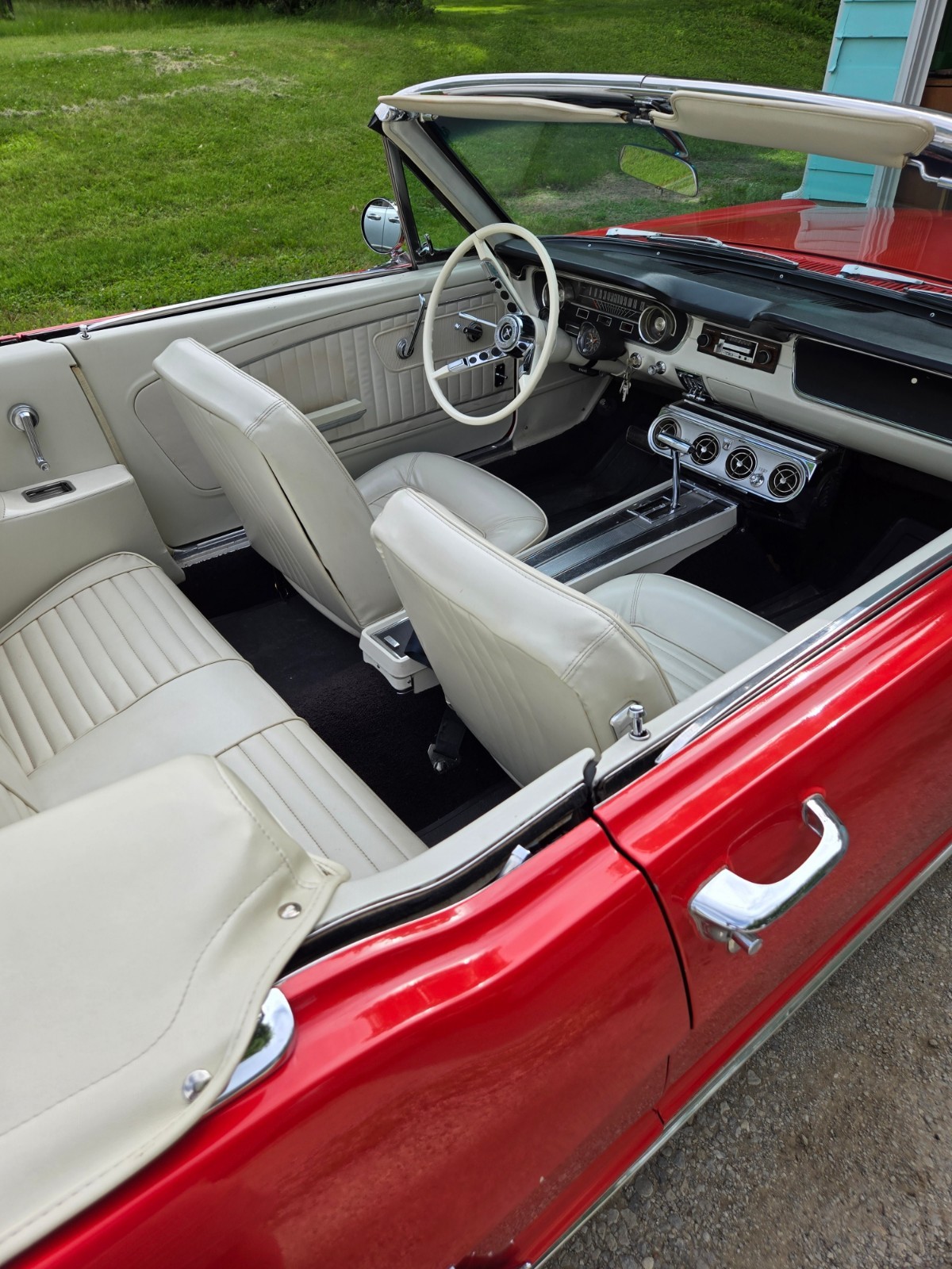 Ford-Mustang-1965-Convertible-17