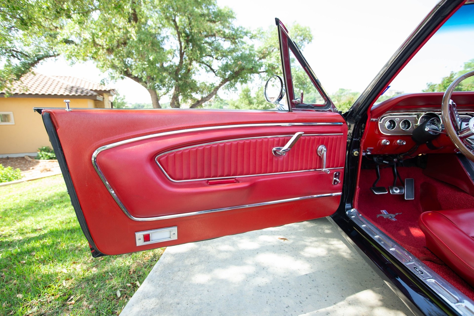 Ford-Mustang-1965-Convertible-17