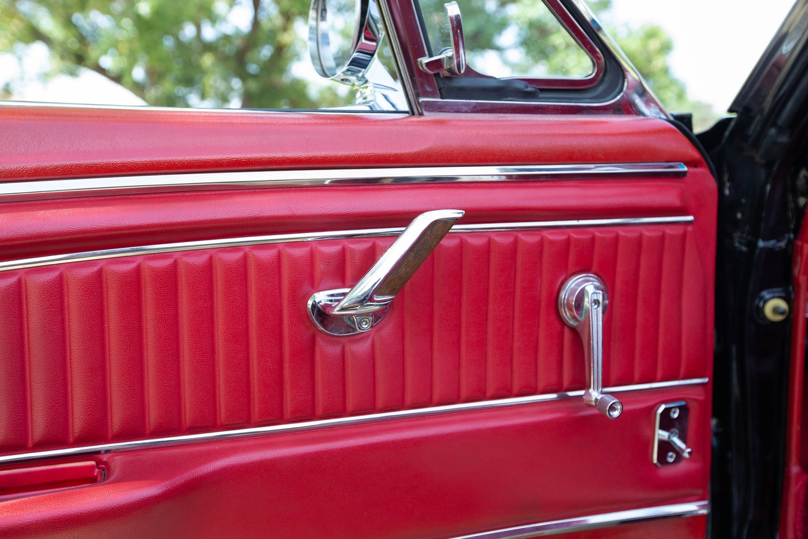 Ford-Mustang-1965-Convertible-18