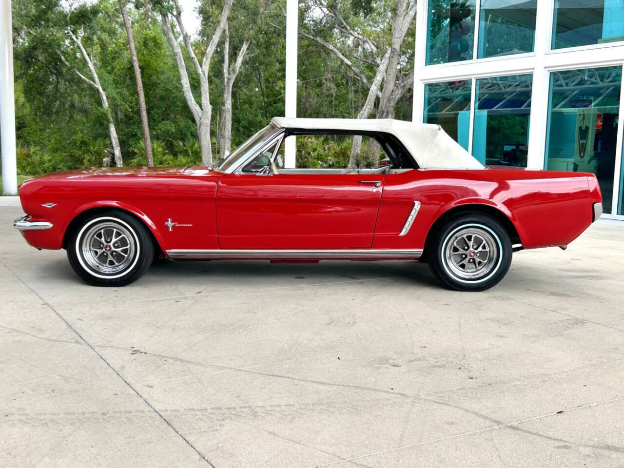Ford-Mustang-1965-Convertible-19