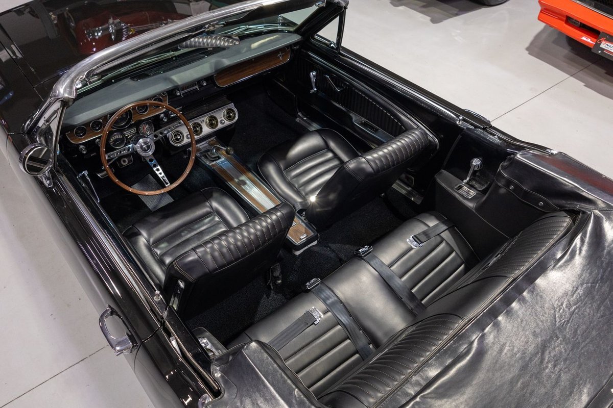 Ford-Mustang-1965-Convertible-2