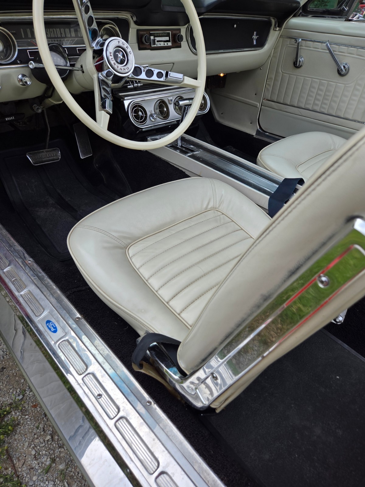 Ford-Mustang-1965-Convertible-23
