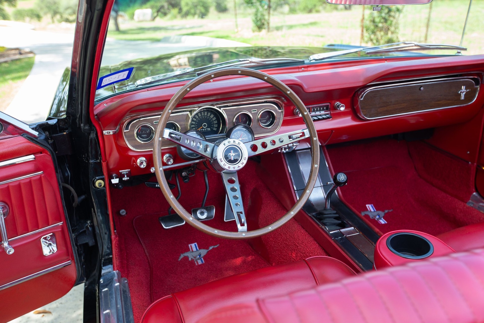 Ford-Mustang-1965-Convertible-23