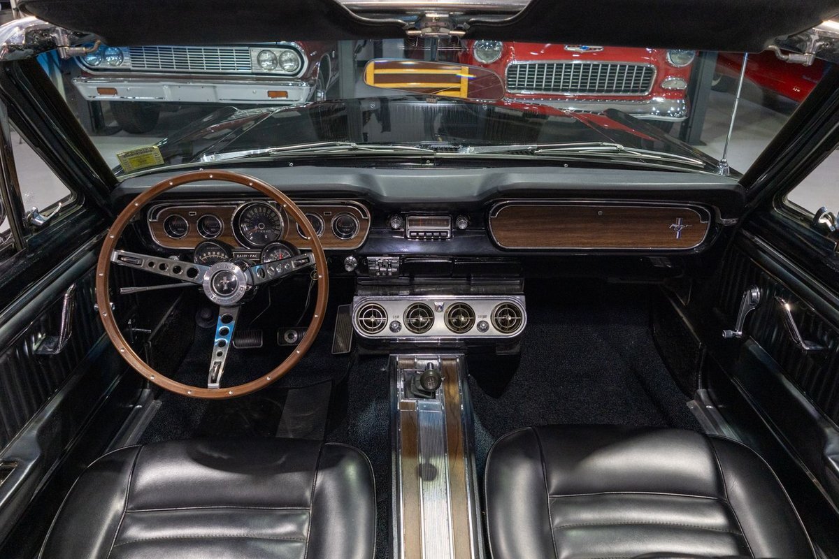 Ford-Mustang-1965-Convertible-3