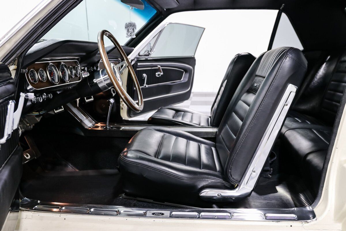 Ford-Mustang-1965-Coupe-14