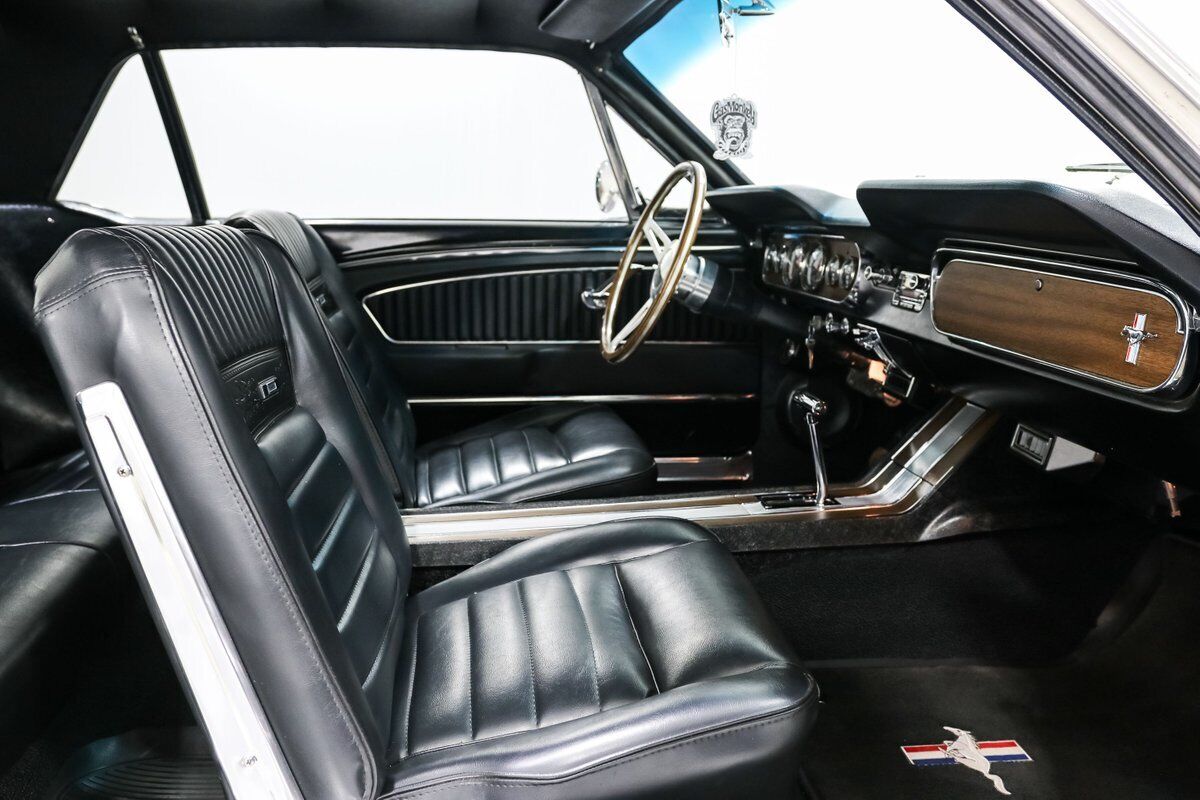 Ford-Mustang-1965-Coupe-17
