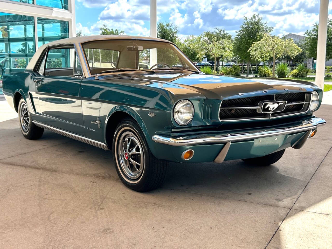 Ford-Mustang-1965-Coupe-2